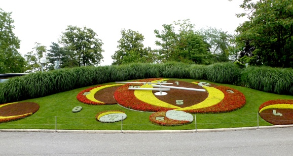 Swiss are famous for their clocks, and Geneva has supported this by installing clock art around the city. This clock, L'horloge fleurie, was created in 1955 and changes with the seasons.