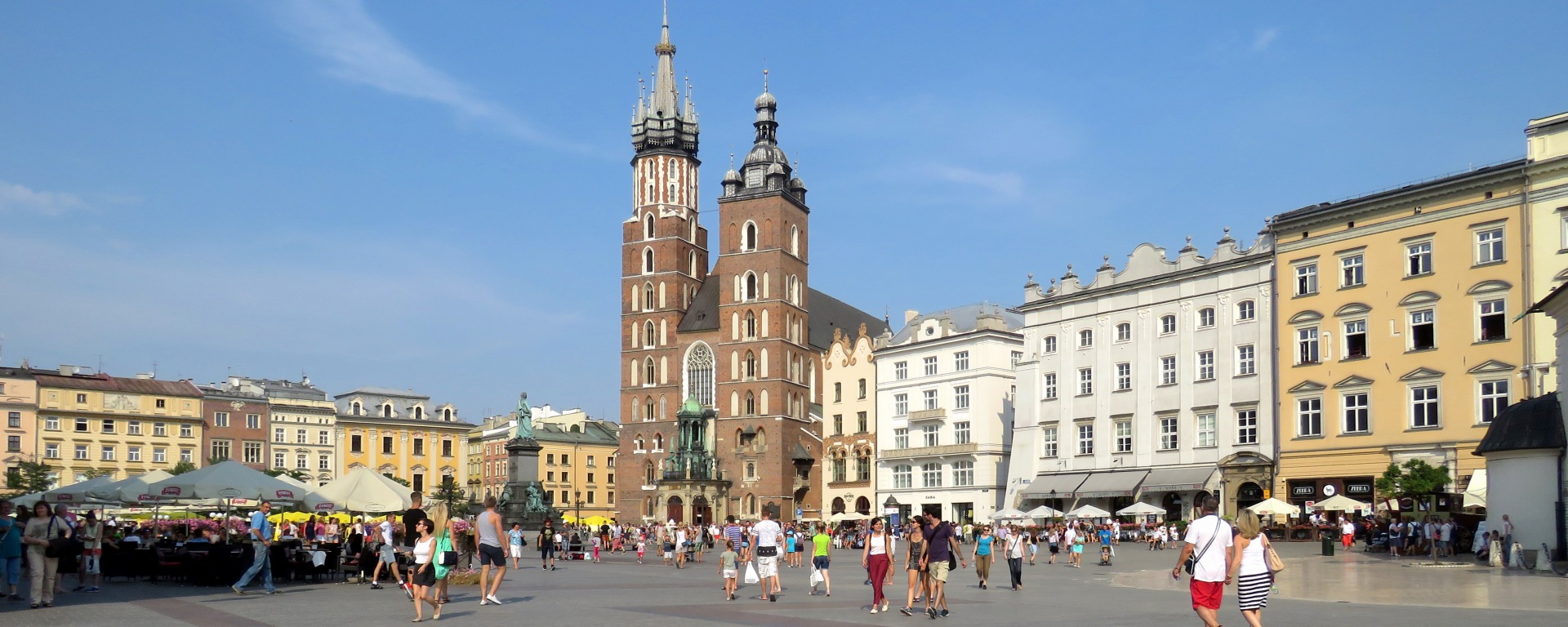 Main Square and Saint Mary's Church Krakow - Read more at www.beautifulfillment.com